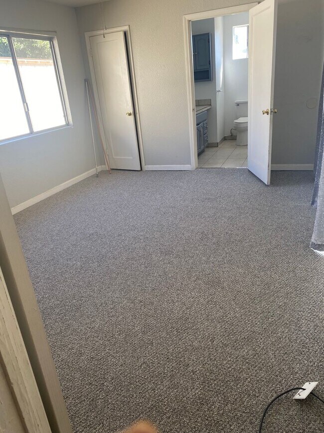 Building Photo - 3 bedroom 2 bath home in Merced