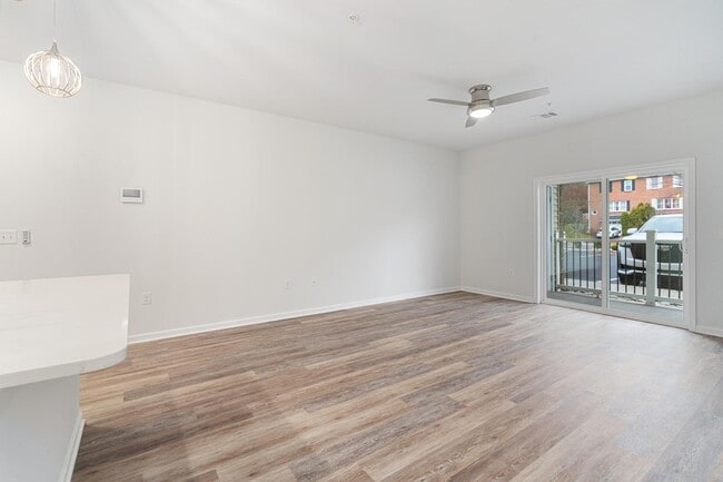 Building Photo - 565 W Lehigh St