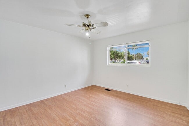 Building Photo - 110 N C St