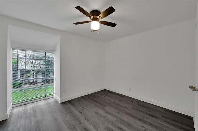 Building Photo - 10203 Beekman Pl Dr