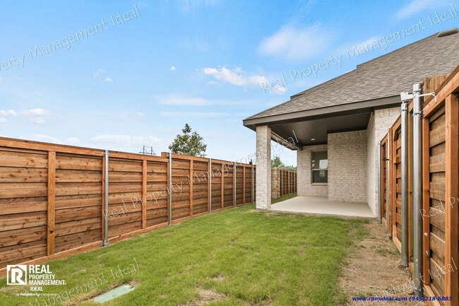 Building Photo - 2000 Plum Pk