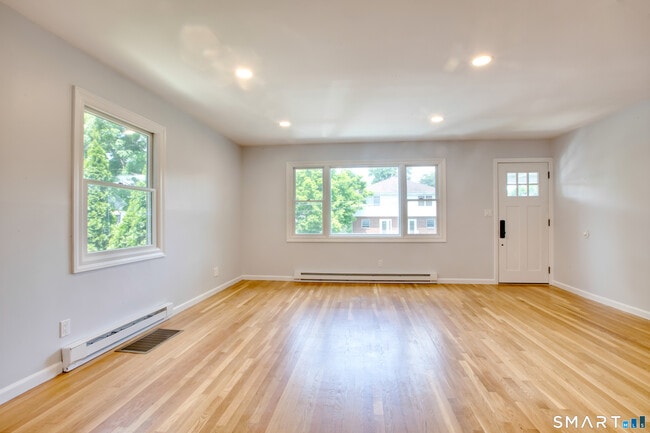 Building Photo - 8 Ridge Pl