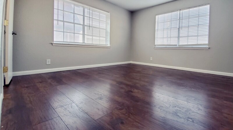 Building Photo - 3862 Englewood Cir
