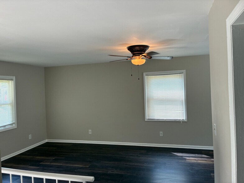 Building Photo - Room in House on Reba Rd