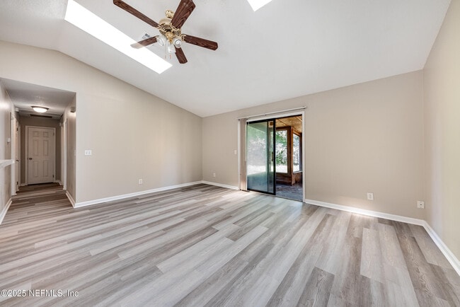 Building Photo - 3920 Sans Pareil St