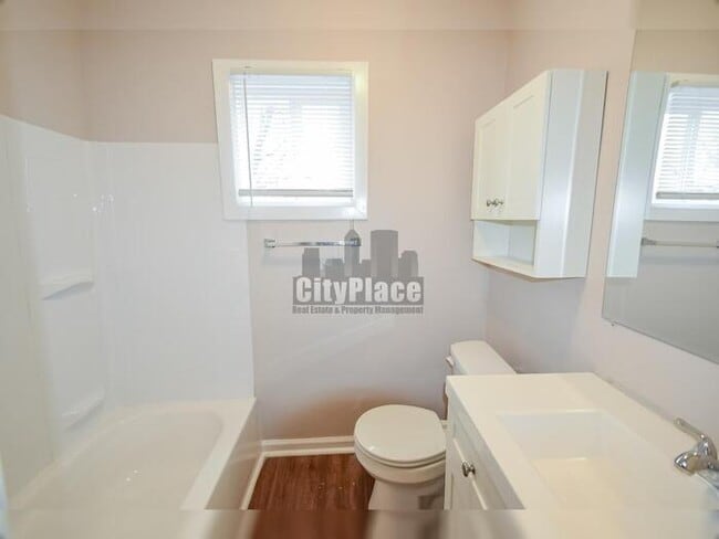 Building Photo - 119 N Grant Ave