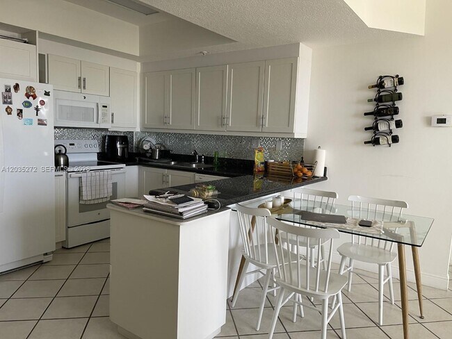 Building Photo - 3500 Coral Wy