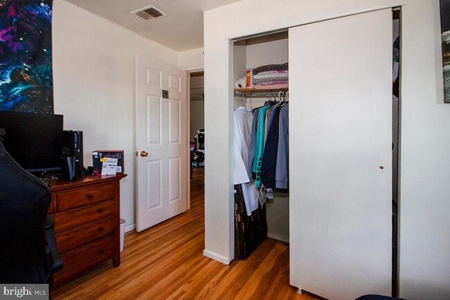 Building Photo - 10 Sherwood Ln