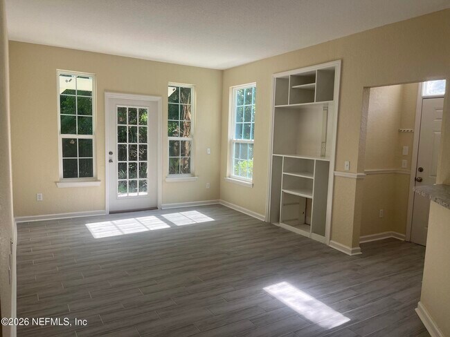 Building Photo - 13703 Richmond Park Dr N