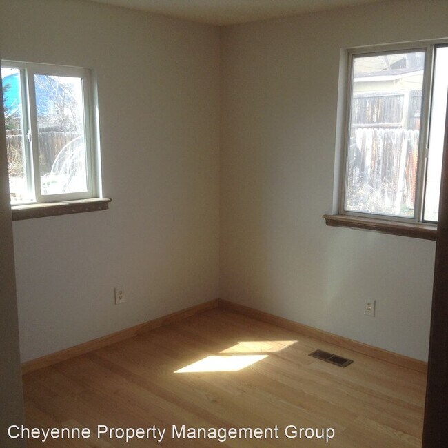 Building Photo - 3 br, 1.5 bath House - 4104 Rogers Ave.