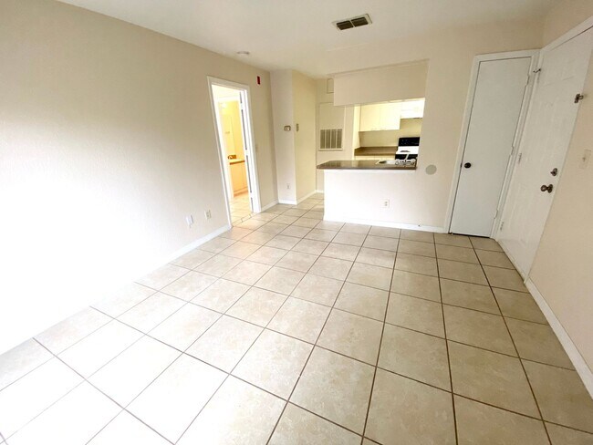 Building Photo - 2550 N Alafaya Trail