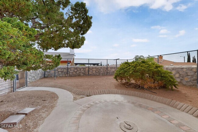 Building Photo - 4536 R L Shoemaker Dr