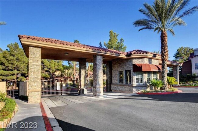 Building Photo - GUARD GATED 2 BEDROOM CONDO!