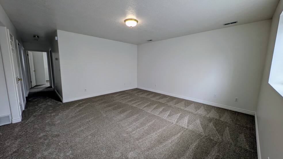 Building Photo - 4372 S 1000 W