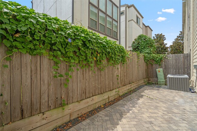 Building Photo - 3409 Kensington Yellow Pl