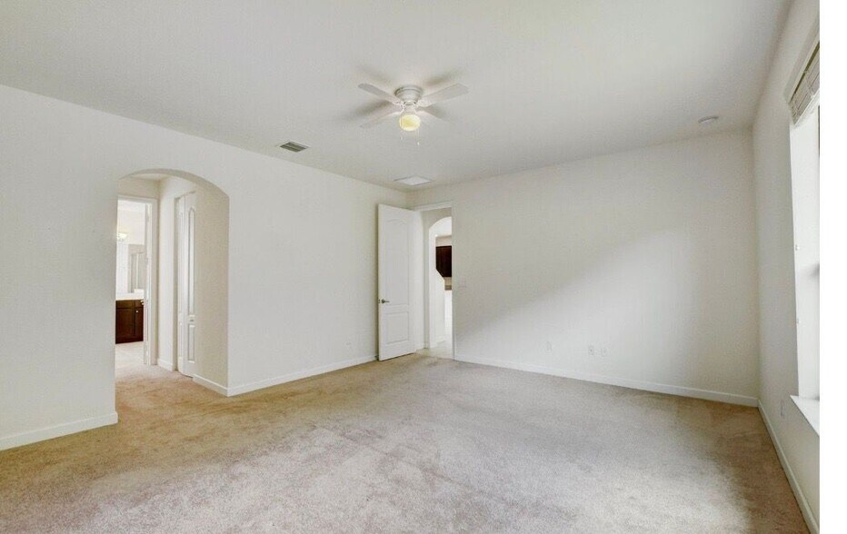 Building Photo - 8979 Gulf Run Way