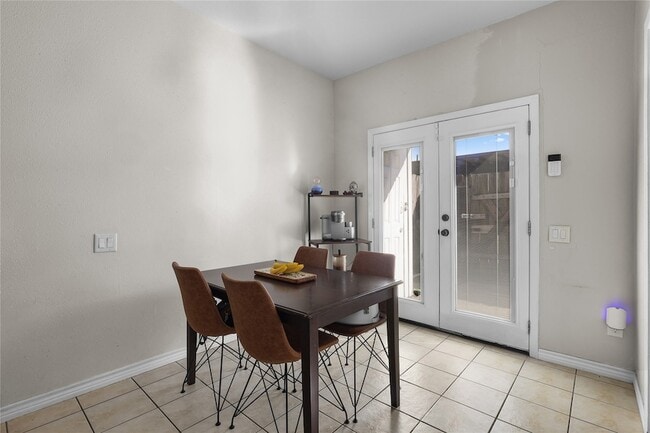 Building Photo - 11710 Southlake Dr