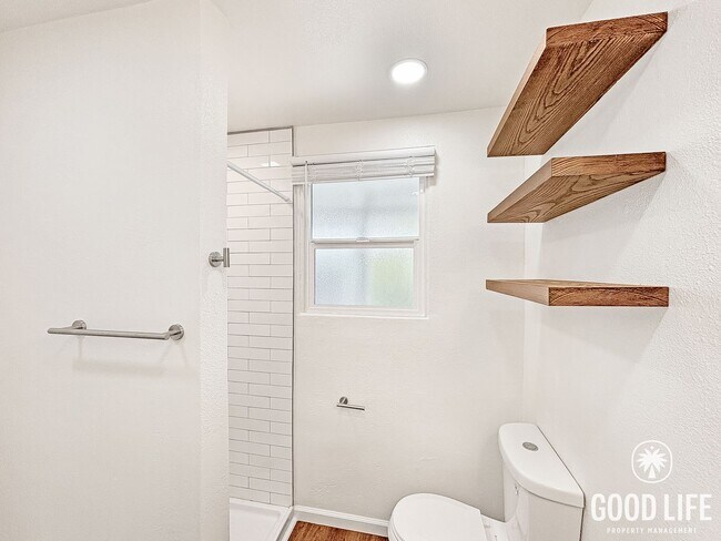 Building Photo - Charming 2BD/1BA South Park Unit with New Turf Yard & In unit laundry