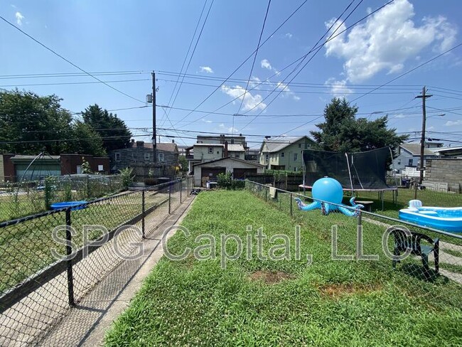 Building Photo - 336 S Second St