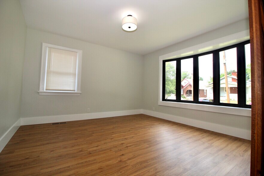 Building Photo - 6841 Buckingham Place