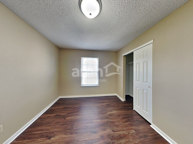 Building Photo - 356 Winterset Way