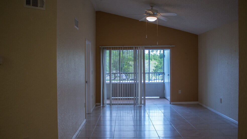 Building Photo - 2861 N Oakland Forest Dr