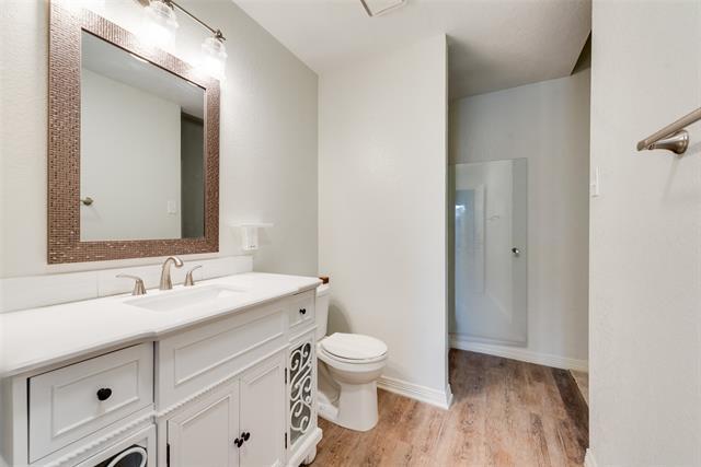 Building Photo - 3733 Oakwood Dr