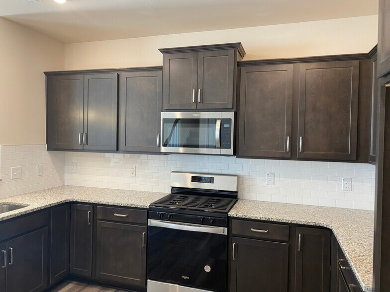 Building Photo - 2413 Hedge Maple Dr