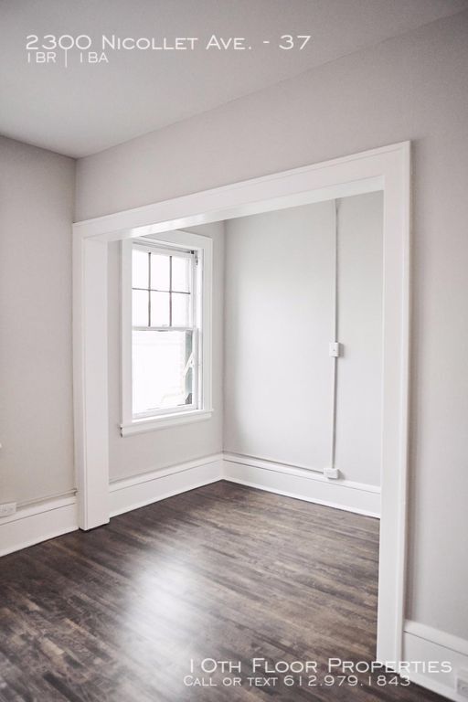 Building Photo - One Bedroom Plus Den! Next to Eat Street!