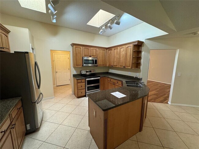 Building Photo - 302 Bluff Pass Dr