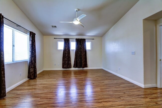 Building Photo - 7545 Tumbling St