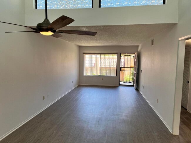 Building Photo - 47974 Oasis Ct