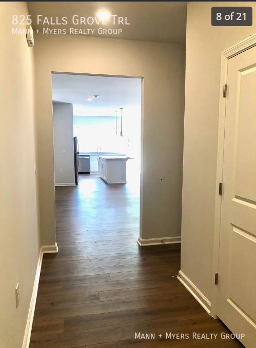 Building Photo - 825 Falls Grove Trl