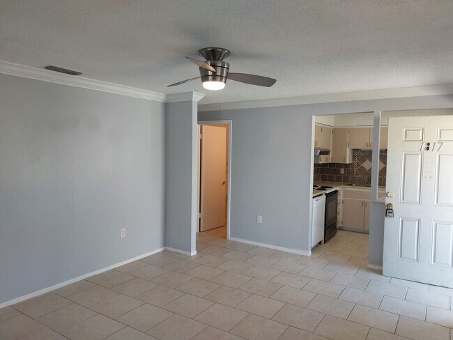 Building Photo - Adorable and Comfortable Sarasota Duplex! **Housing Choice Vouchers accepted**