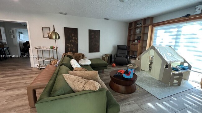 Building Photo - 15660 SW 100th Ave