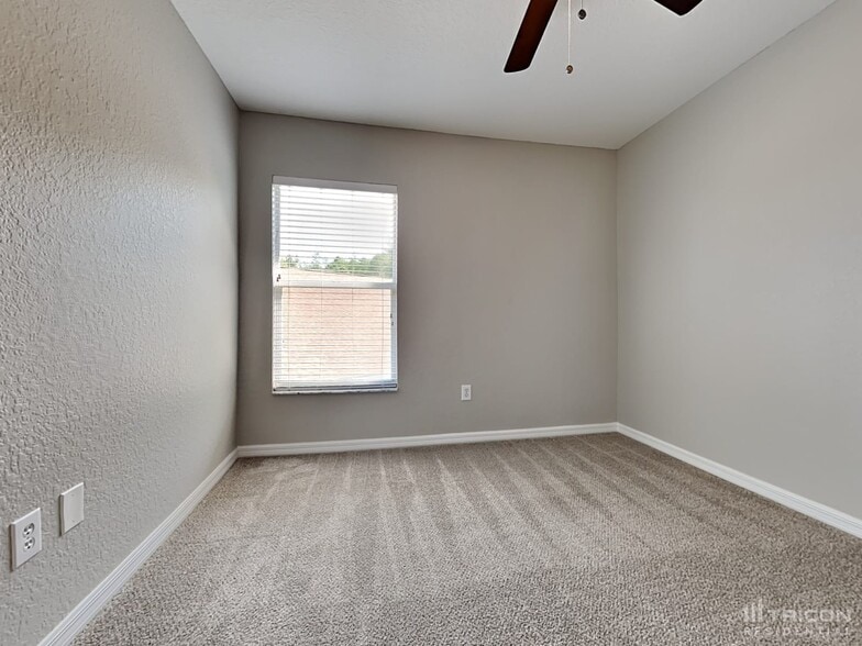 Building Photo - 10636 Deerberry Dr