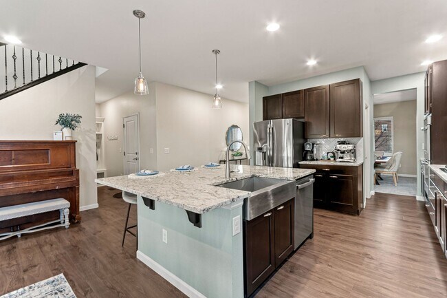 Building Photo - Modern Living. Unforgettable Views 5 bedroom / 5 bathrooms in the desirable Candelas community