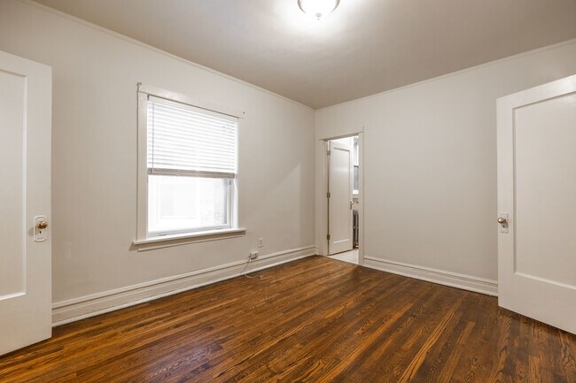 Building Photo - 1432 W Jonquil Terrace