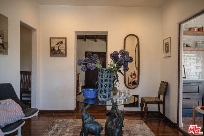 Building Photo - 6101 S Mansfield Ave