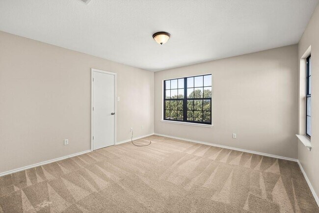 Building Photo - 204 Lauren Loop