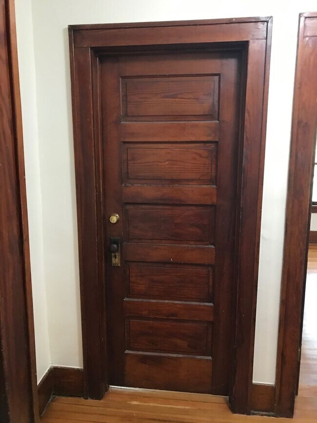 Building Photo - Spacious & Updated Craftsman House in Gifford Park