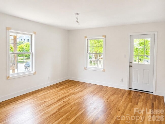 Building Photo - 405 Orange St