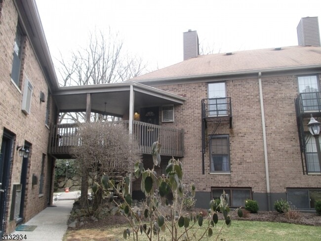 Building Photo - 181 Long Hill Rd