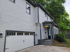 Building Photo - Luxurious 4 Bedroom Home near Grant Park!