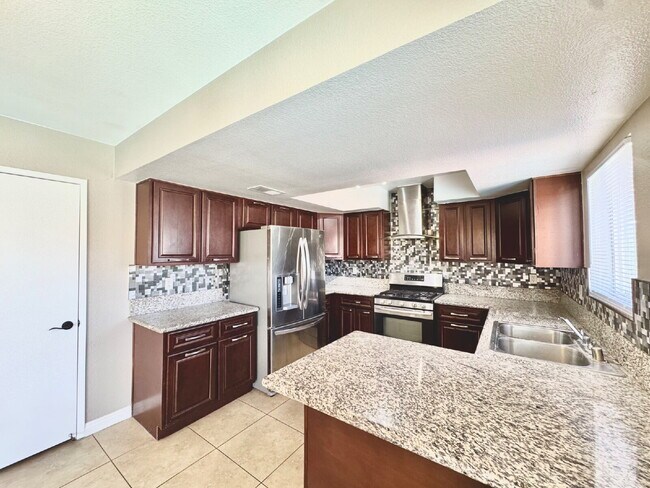 Building Photo - Spacious 4BD/3BA Pool Home with Dual Prima...