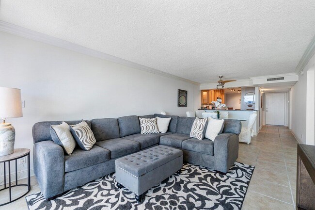 Building Photo - 9 Royal Palm Way