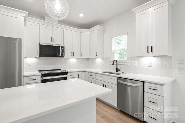 Building Photo - 2025 Wilson Ave