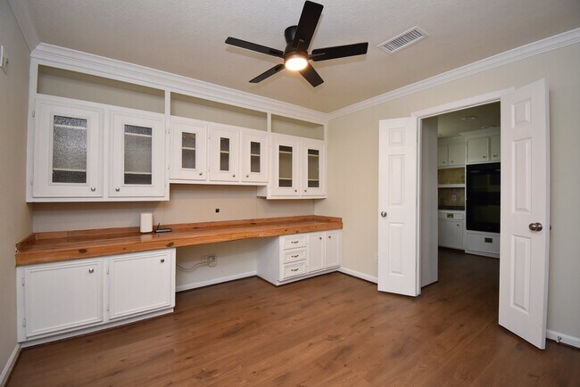 Building Photo - 2503 Southwick St