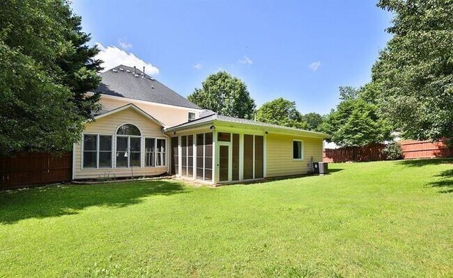Building Photo - 3520 Mystic Dr