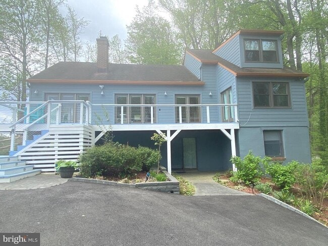 Building Photo - 3550 Bay View Dr